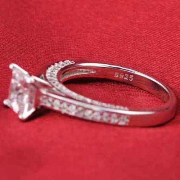 PRINCESS CUT 2CT 925 STERLING SILVER DIAMOND RING, CUTE RING, SHINY RING. - Picture 4 of 5